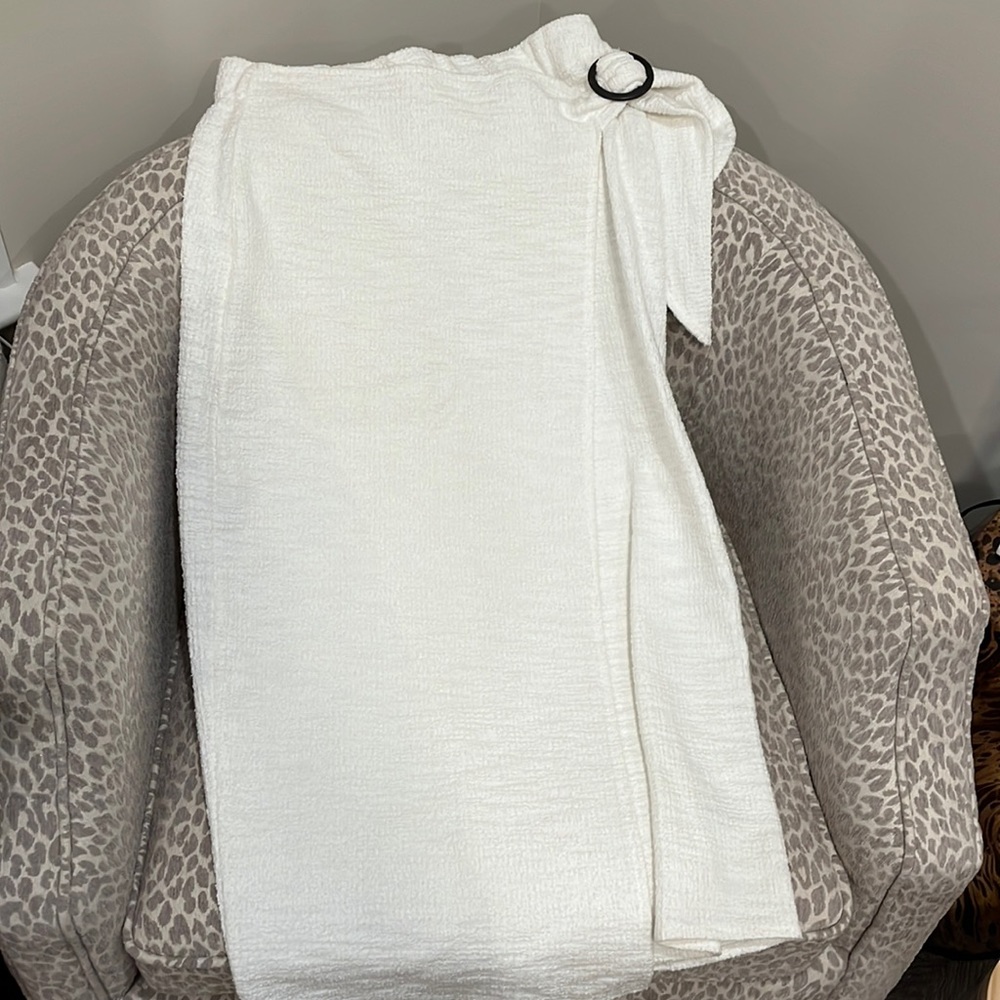 BB Dakota cream pencil skirt
